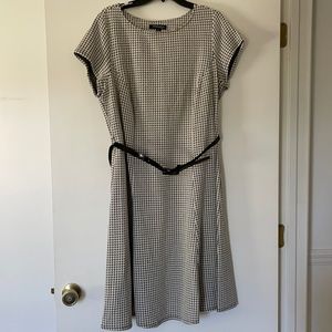 Oh so comfy dress in black and white fabric.